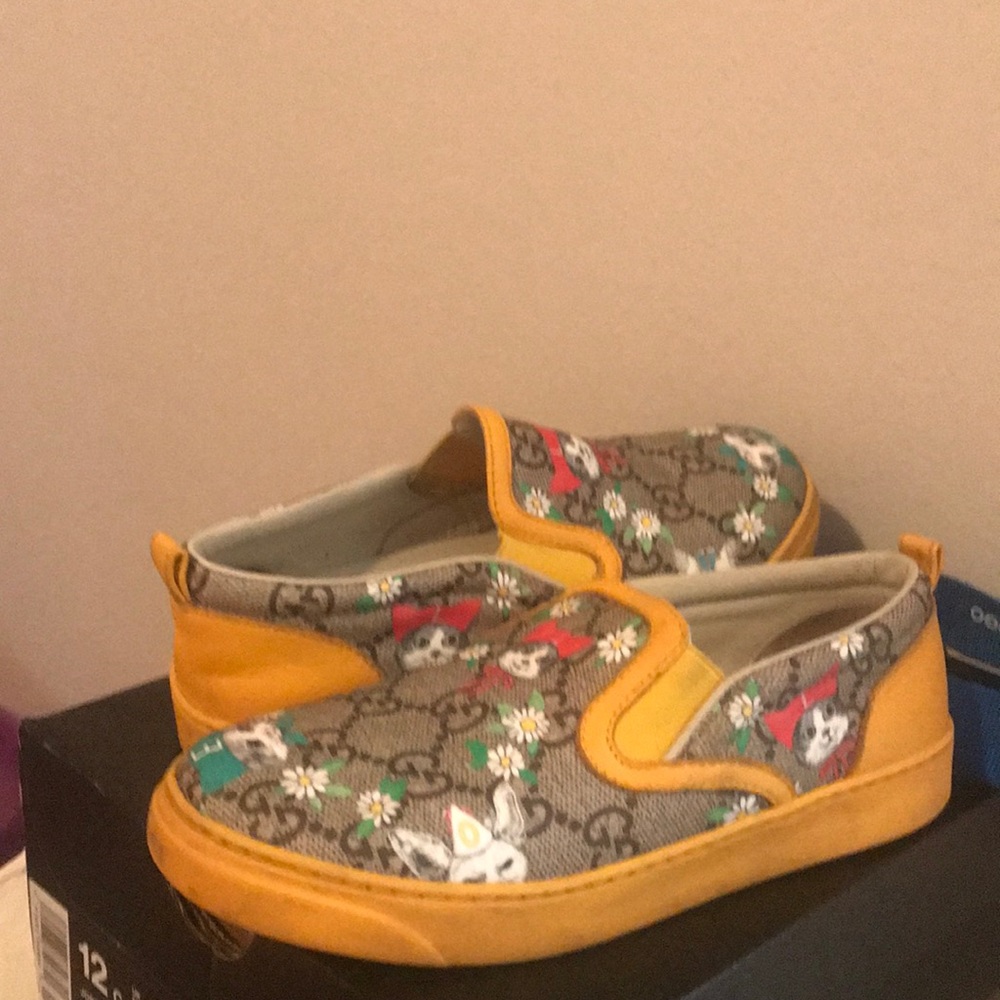 Gym shoes